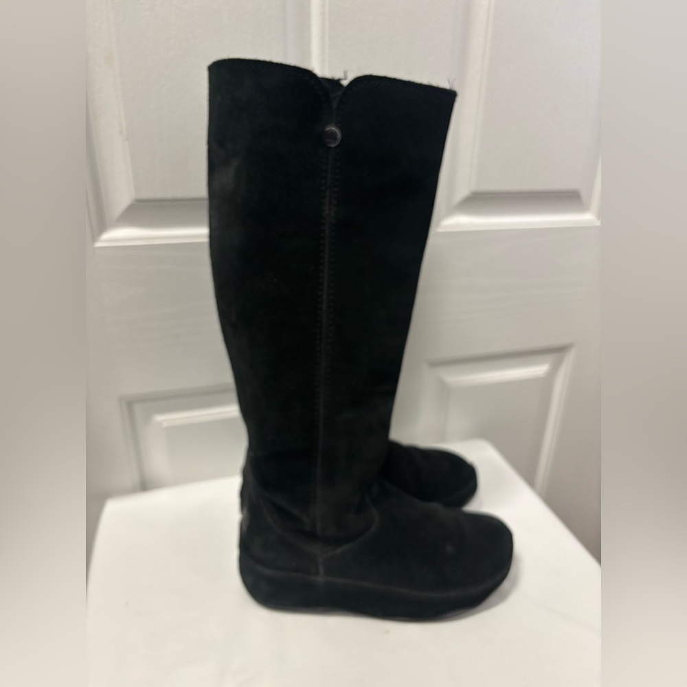 FitFlop Women’s 7 Black Suede Knee High Boots Microwobbleboard comfort soles